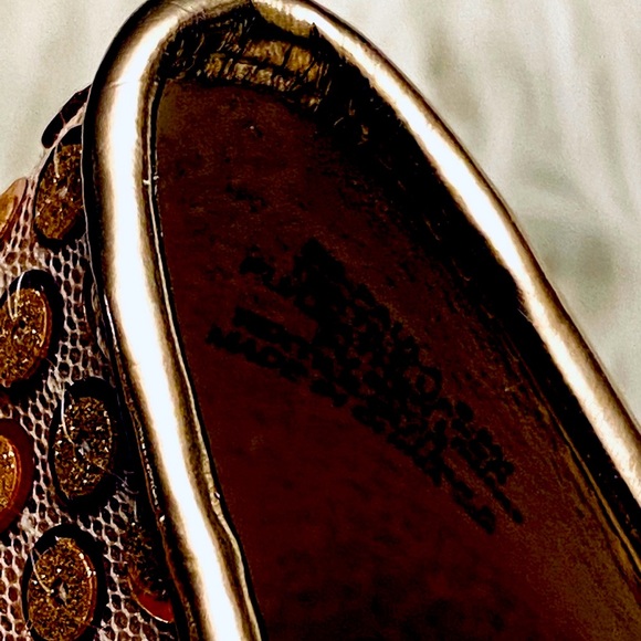 BNWT BETSEY JOHNSON Gold Sequin Platform Heels, Size 5.5 - Picture 6 of 9